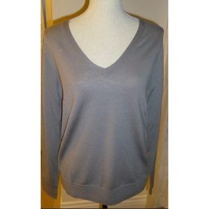 NEW WITH TAG Gray v neck sweater Ann Taylor Size L